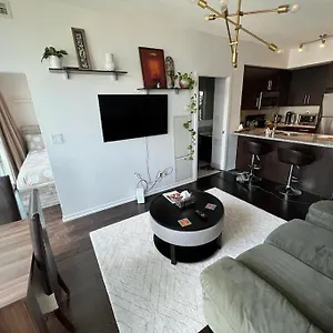 2-bdrm And 1 Den 3 Bed With 2 Bath - Walking Distance To Scotiabank Arena, Cn Tower, Union Station, Ripleys With Free Parking Appartement Toronto